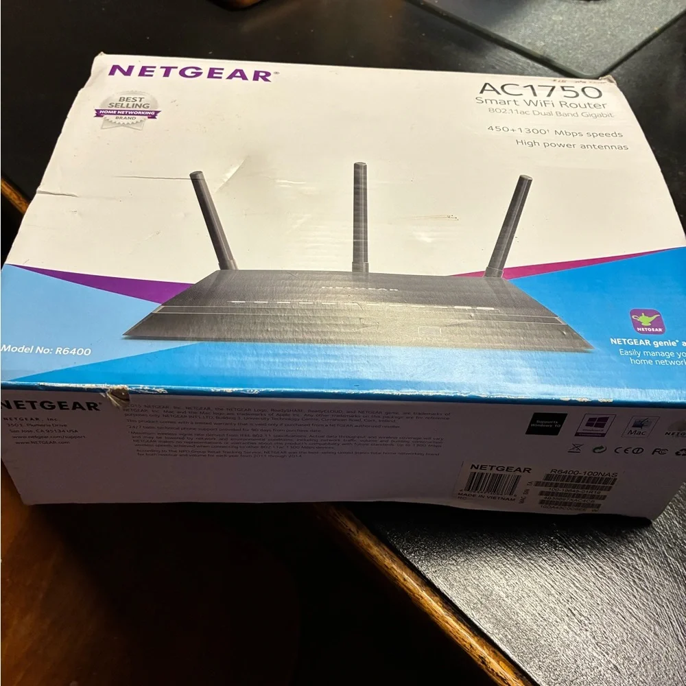 NETGEAR Black Wireless Router with Antennas - Picture 2 of 12